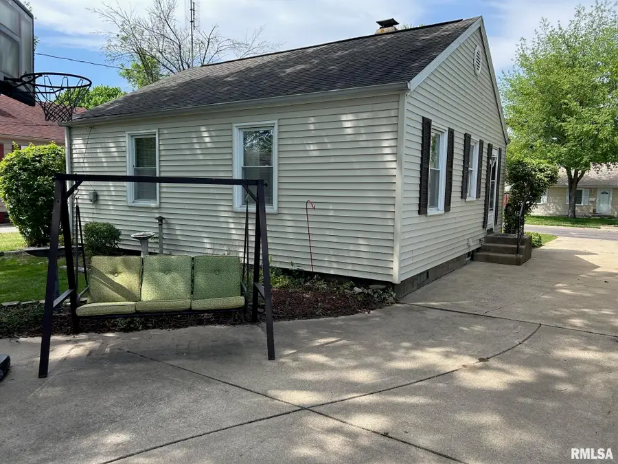 304 Sherwood Drive, Pekin, IL 61554 - #3