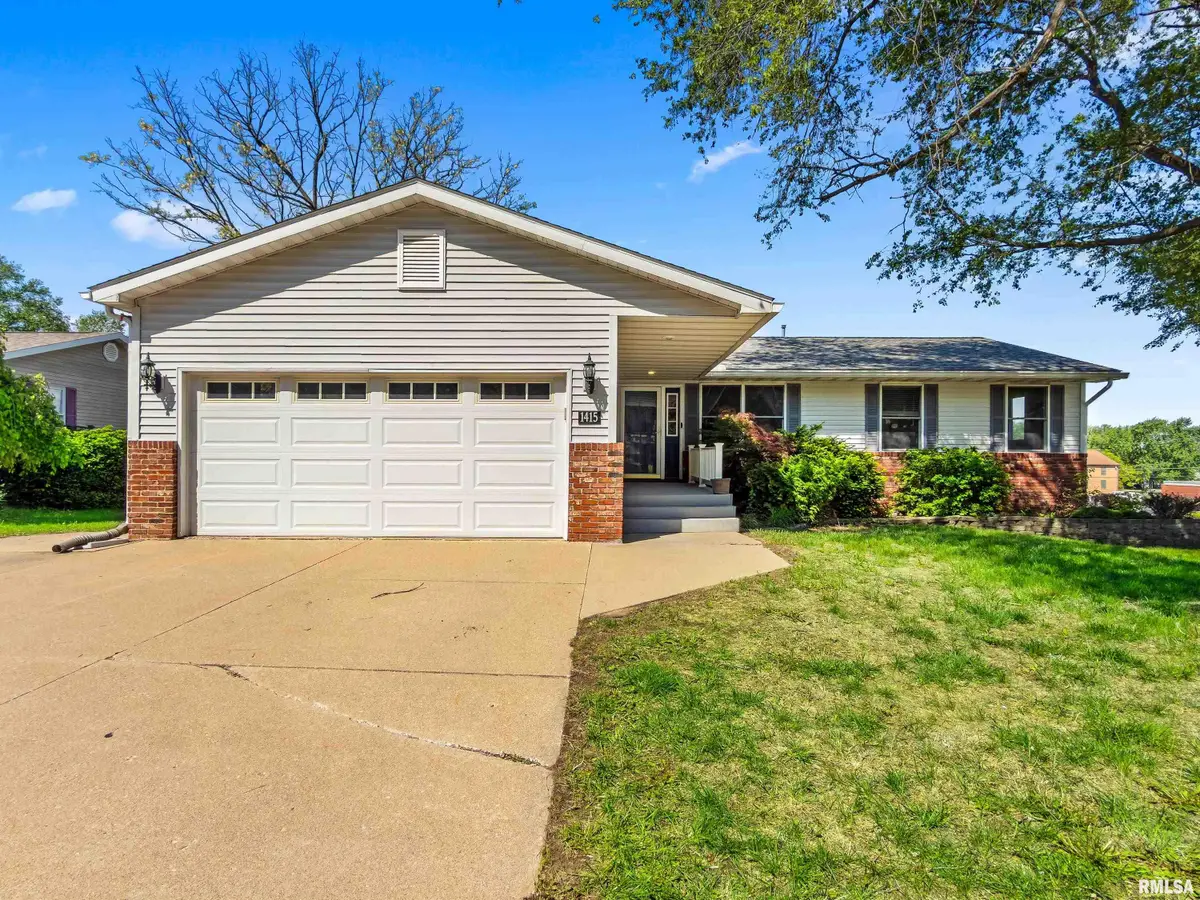 1415 N Parkway Drive, Pekin, IL 61554 - #1