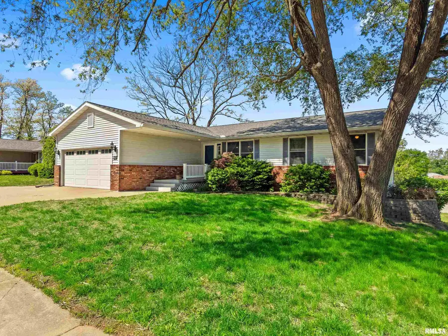 1415 N Parkway Drive, Pekin, IL 61554 - #2