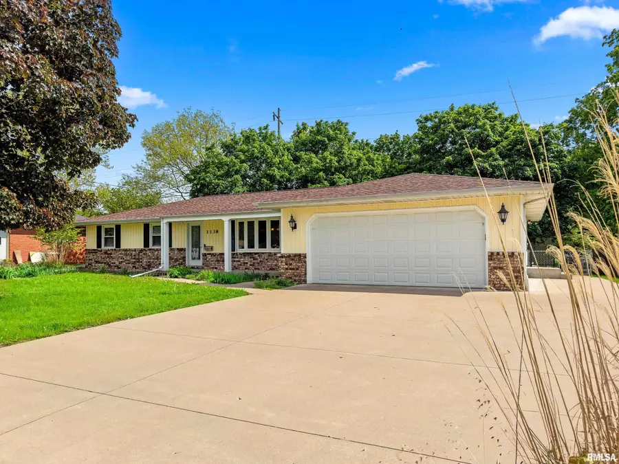 1138 W Walnut Street, Chillicothe, IL 61523 - #2