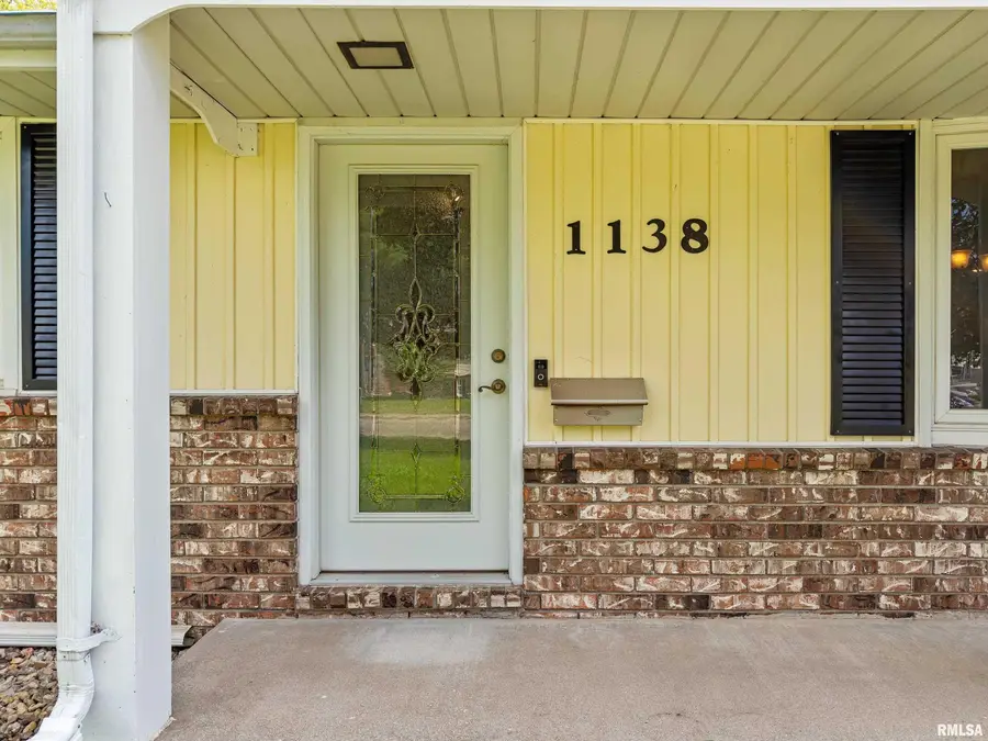 1138 W Walnut Street, Chillicothe, IL 61523 - #3