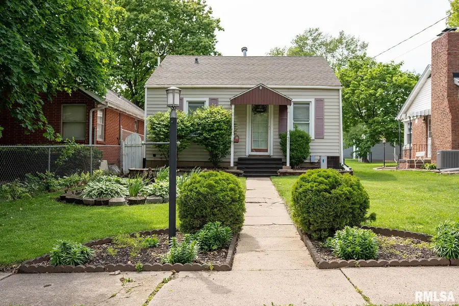 4511 N Constantine Avenue, Peoria Heights, IL 61616 - #2
