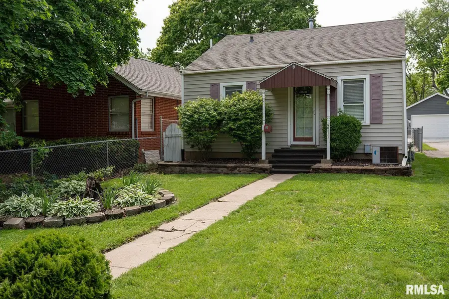 4511 N Constantine Avenue, Peoria Heights, IL 61616 - #3
