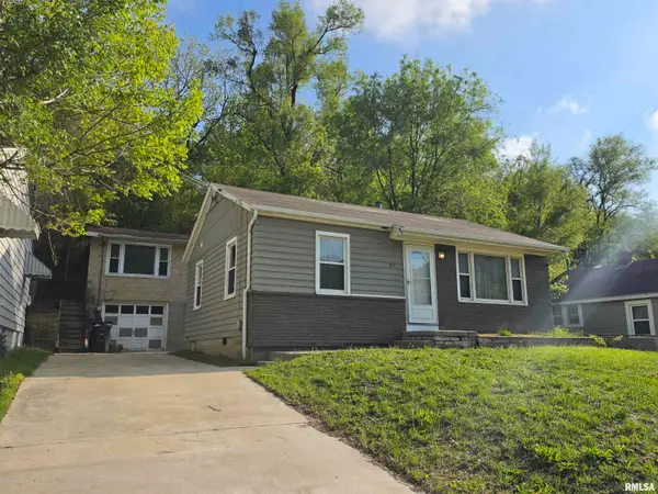909 & 909 1/2 Meadow Avenue, East Peoria, IL 61611