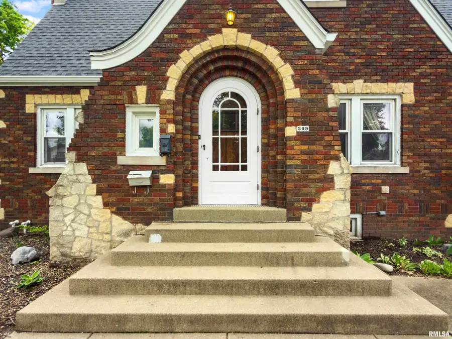 209 W Hanssler Place, Peoria, IL 61604 - #2