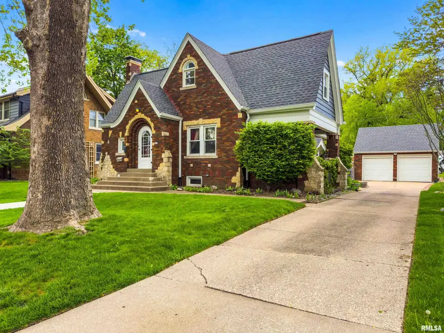209 W Hanssler Place, Peoria, IL 61604 - #3