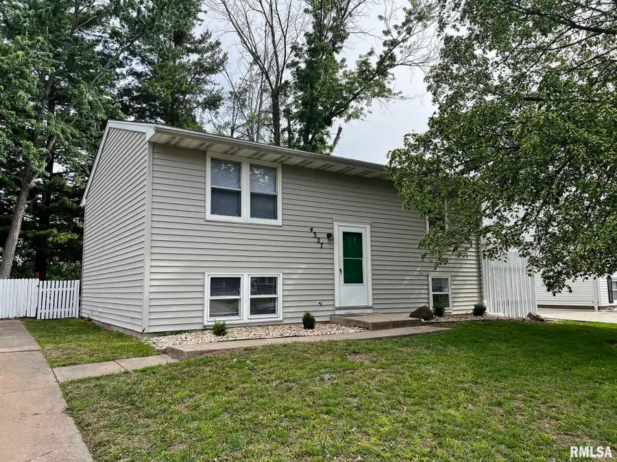 4327 W Andover Drive, Peoria, IL 61615 - #2