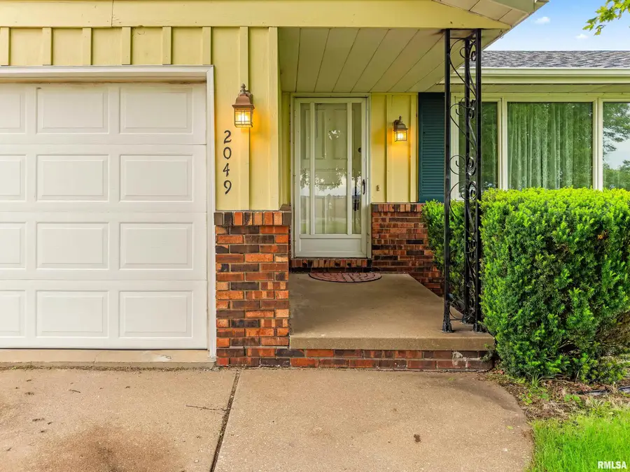 2049 S 4th Avenue, Morton, IL 61550 - #3