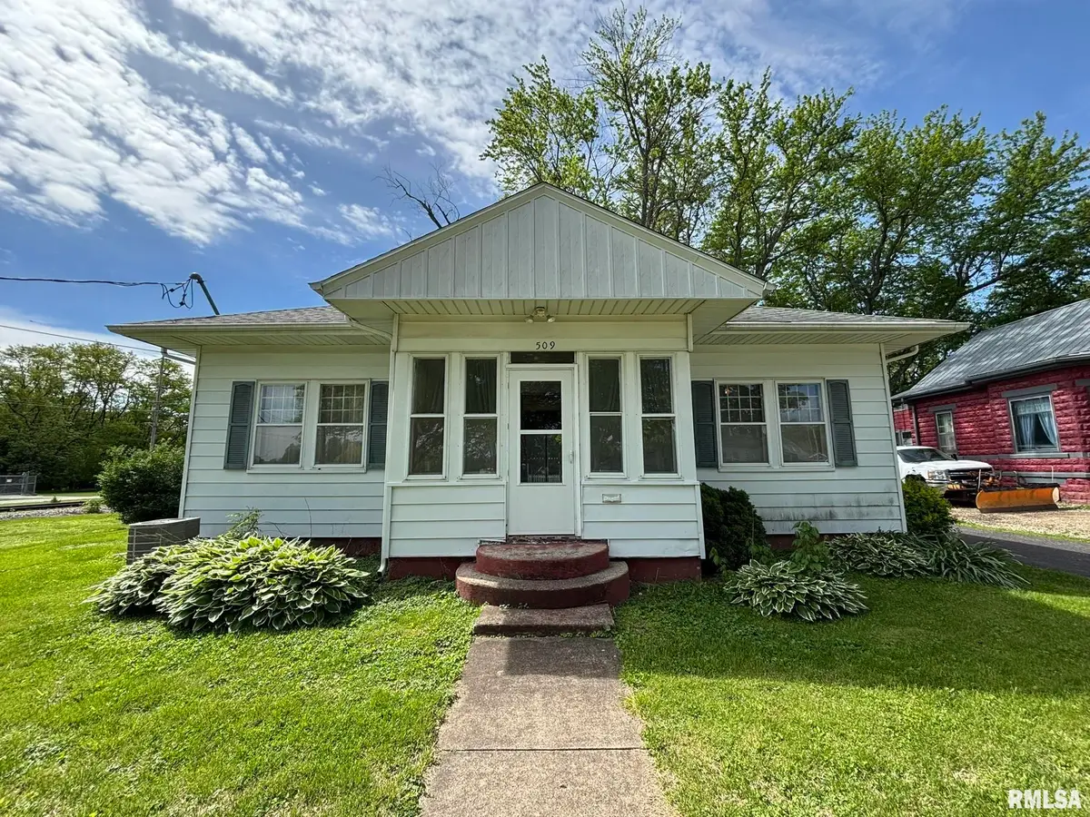 509 E Milton Avenue, Lewistown, IL 61542 - #1
