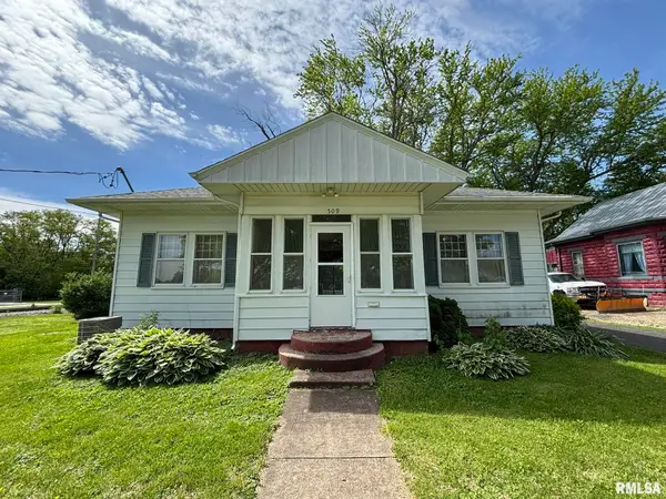 509 E Milton Avenue, Lewistown, IL 61542