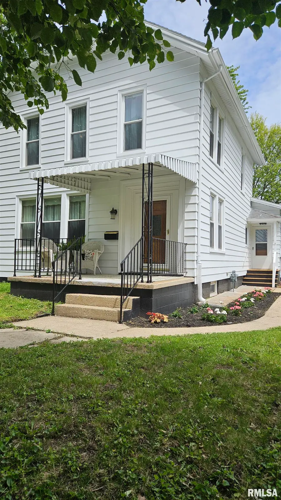 221 S 1st Avenue, Canton, IL 61520 - #3
