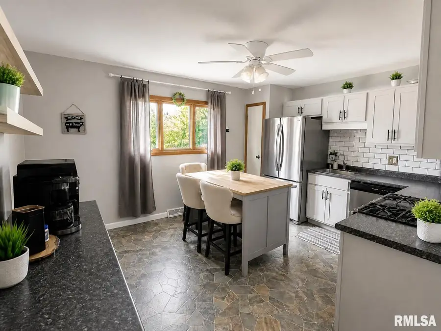 208 S Meadowview Lane, Washington, IL 61571 - #3