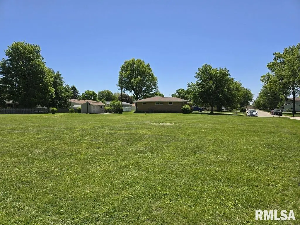 1165 Lawrence Drive, Canton, IL 61520 - #1