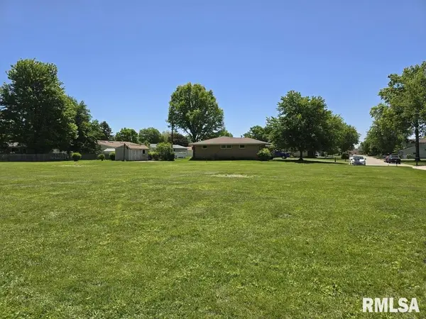 1165 Lawrence Drive, Canton, IL 61520