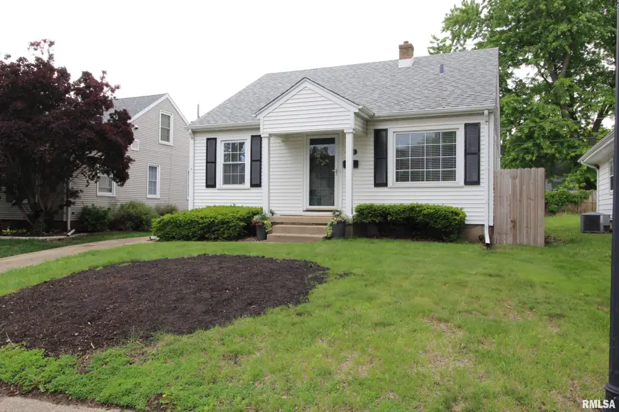 1101 E Elmhurst Avenue, Peoria, IL 61603 - #2