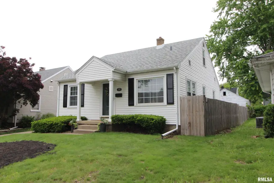 1101 E Elmhurst Avenue, Peoria, IL 61603 - #3
