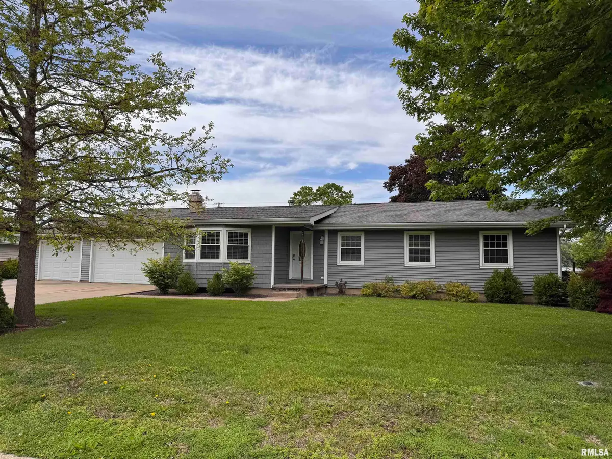 834 E Franklin Street, Macomb, IL 61455 - #1
