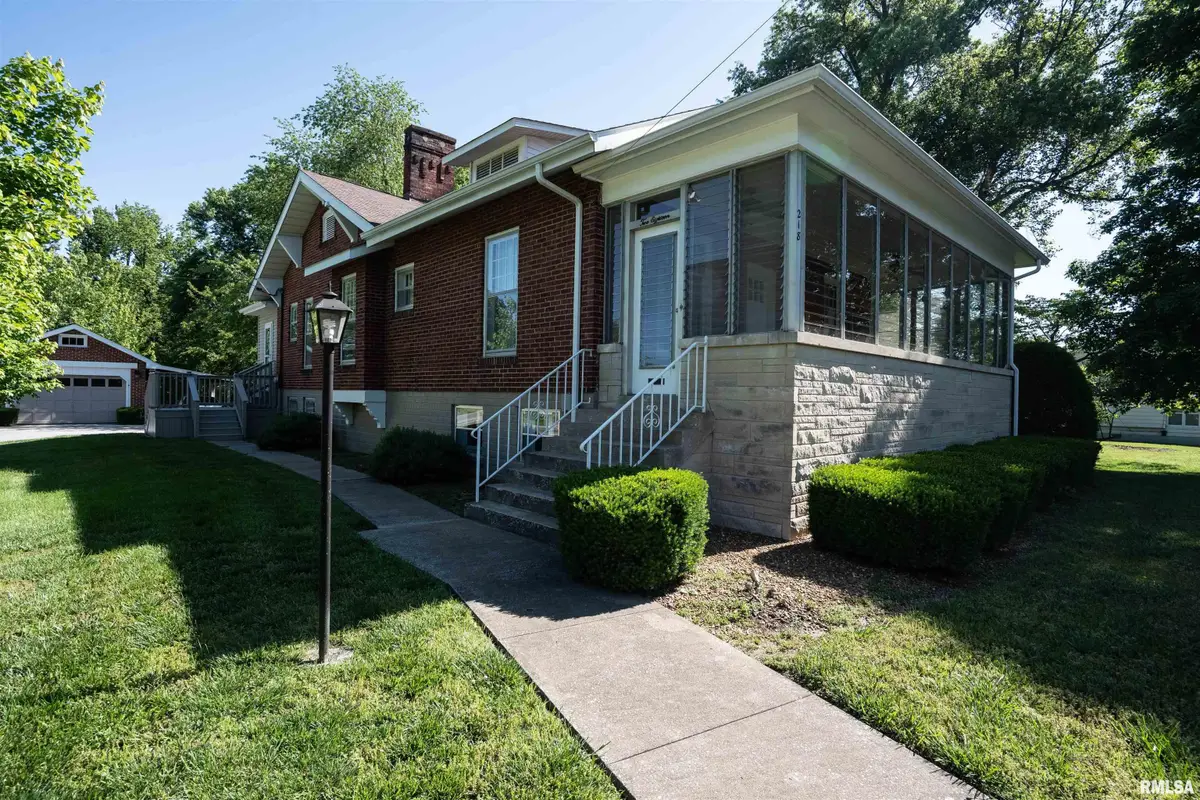 218 E Roosevelt Avenue, Du Quoin No 1, IL 62832 - #1