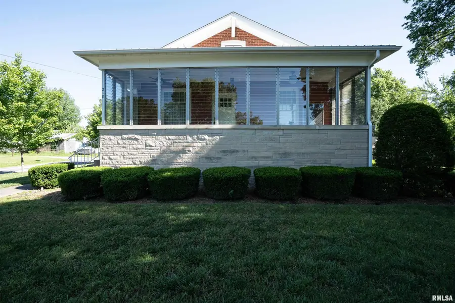 218 E Roosevelt Avenue, Du Quoin No 1, IL 62832 - #3