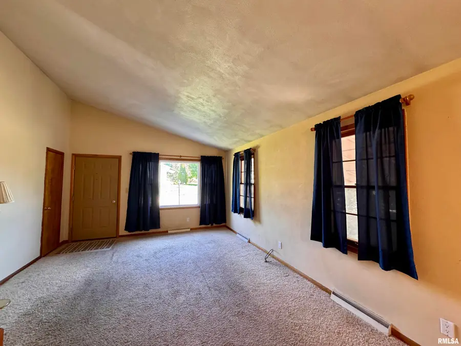 439 E Yeiser Street, Macomb, IL 61455 - #2