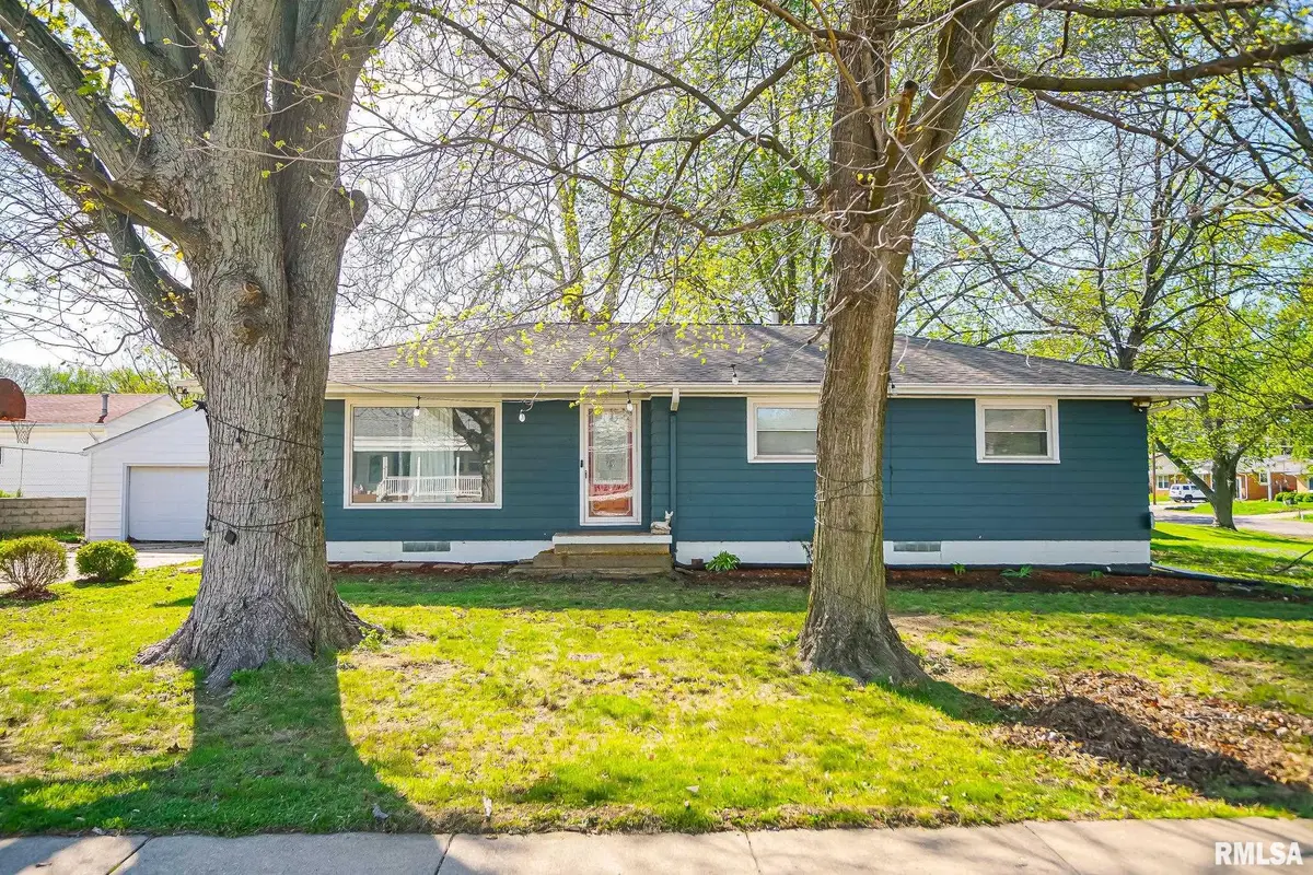 225 N Stewart Street, Creve Coeur, IL 61610 - #1