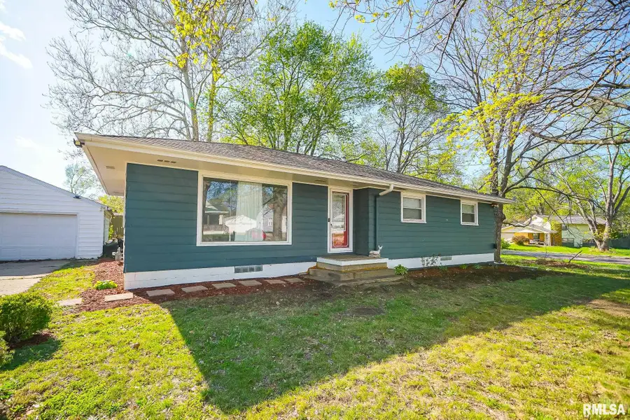 225 N Stewart Street, Creve Coeur, IL 61610 - #2