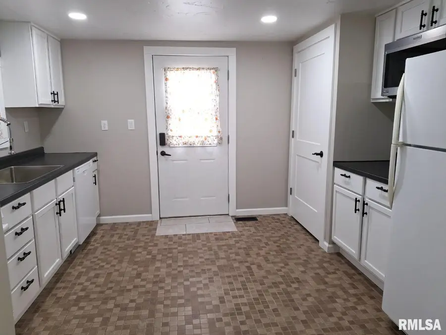 476 W Myrtle Street, Canton, IL 61520 - #3