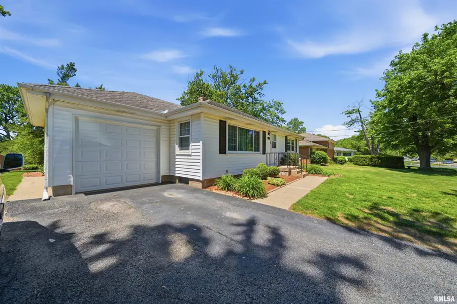 5203 N Sheridan Road, Peoria, IL 61614 - #2