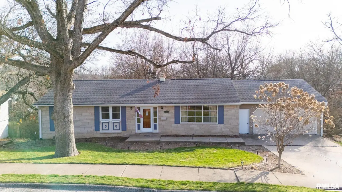 1930 Saint Clair Drive, Pekin, IL 61554 - #1