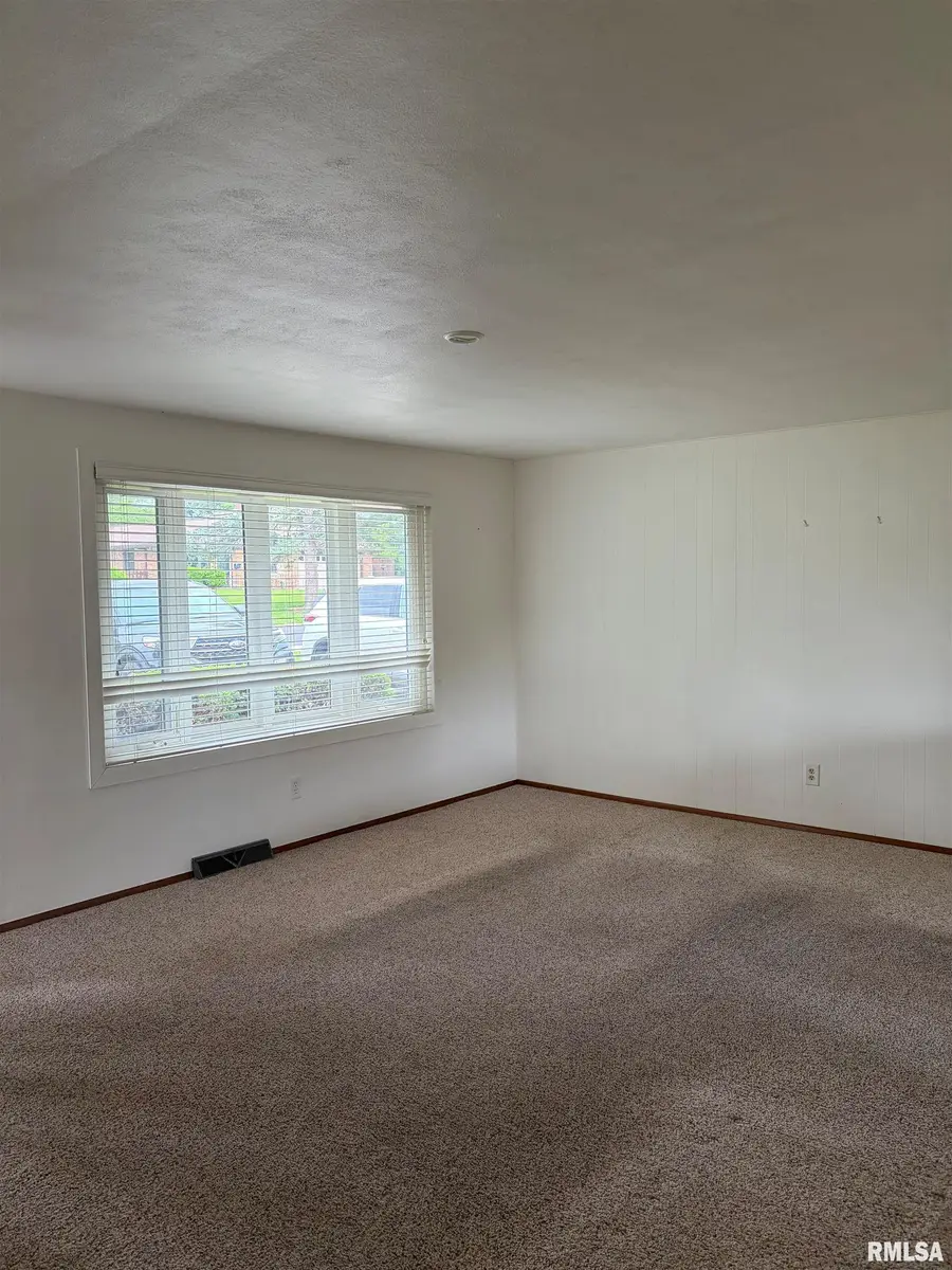 611 W Kellar Parkway, Peoria, IL 61614 - #3