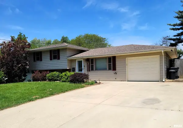 2217 Crestview Drive, Pekin, IL 61554