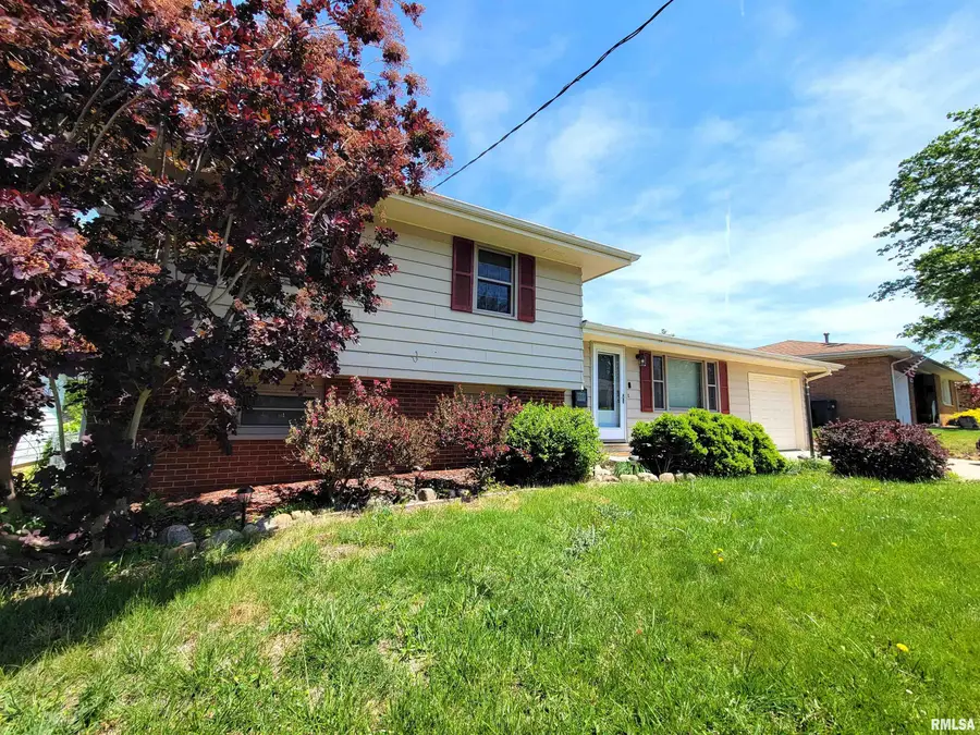 2217 Crestview Drive, Pekin, IL 61554 - #2