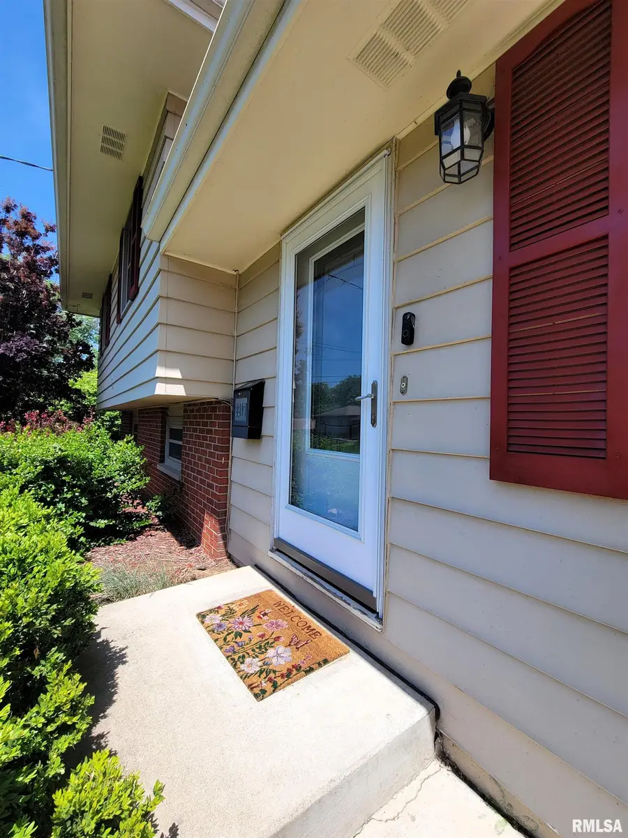 2217 Crestview Drive, Pekin, IL 61554 - #3