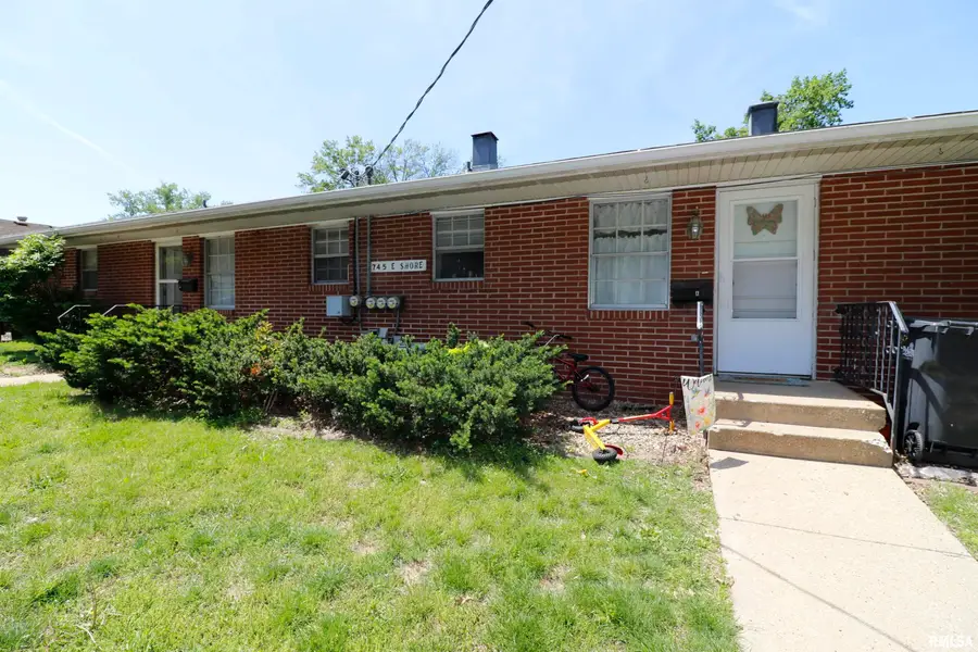 745 E Shore Drive, Pekin, IL 61554 - #2