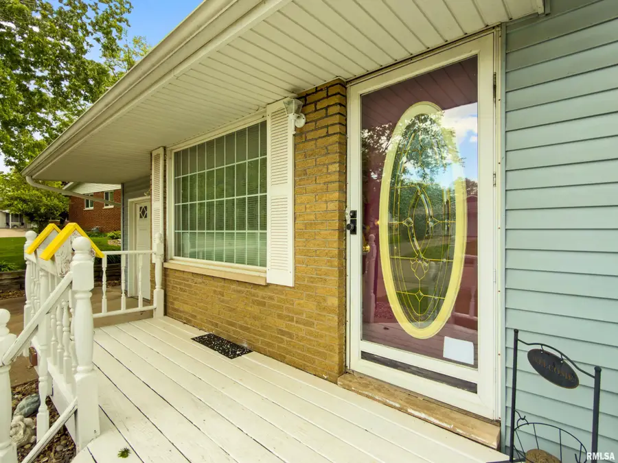 102 Laurel Lane, East Peoria, IL 61611 - #3