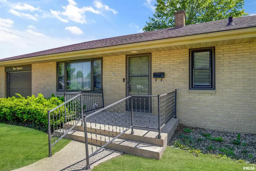 918 N Hushaw Avenue, Chillicothe, IL 61523 - #2