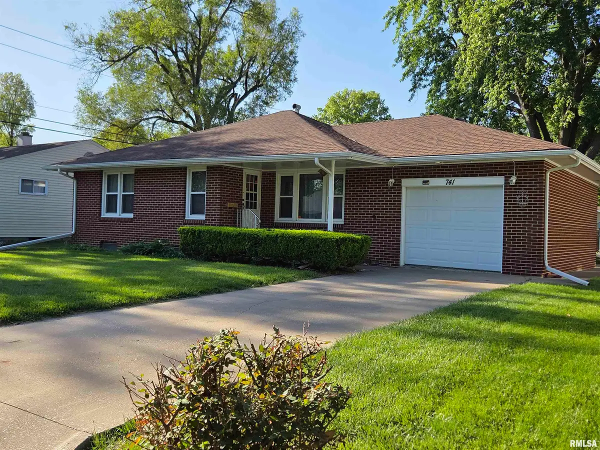 741 Bobby Avenue, Macomb, IL 61455 - #1