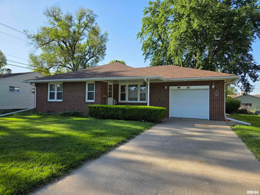741 Bobby Avenue, Macomb, IL 61455 - #2
