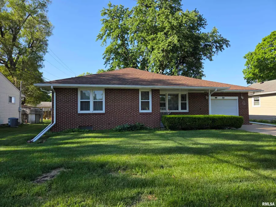741 Bobby Avenue, Macomb, IL 61455 - #3