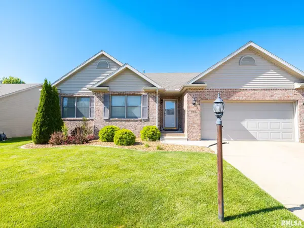 1913 English Oak, Washington, IL 61571