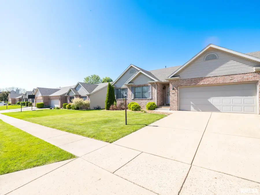 1913 English Oak, Washington, IL 61571 - #2