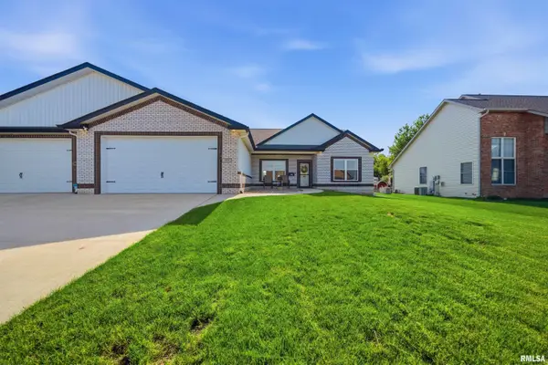 215 Cypress Point, Washington, IL 61571
