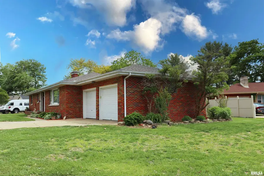 410 Wilshire Drive, Washington, IL 61571 - #2