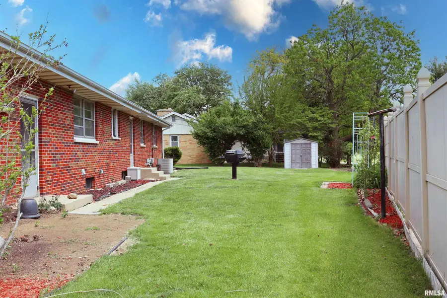410 Wilshire Drive, Washington, IL 61571 - #3
