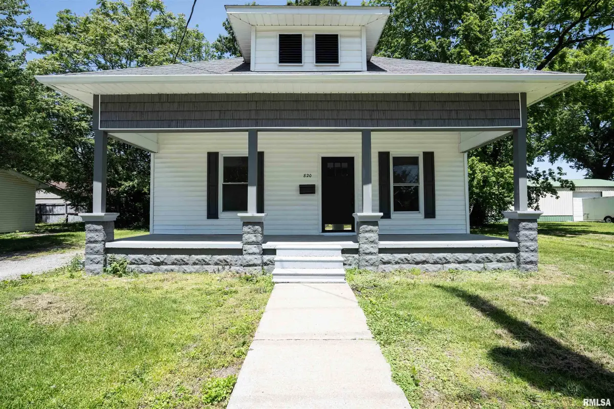 820 W Maplewood Street, Marion, IL 62959 - #1