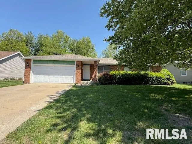 1324 E Thomas Street, Macomb, IL 61455 - #1