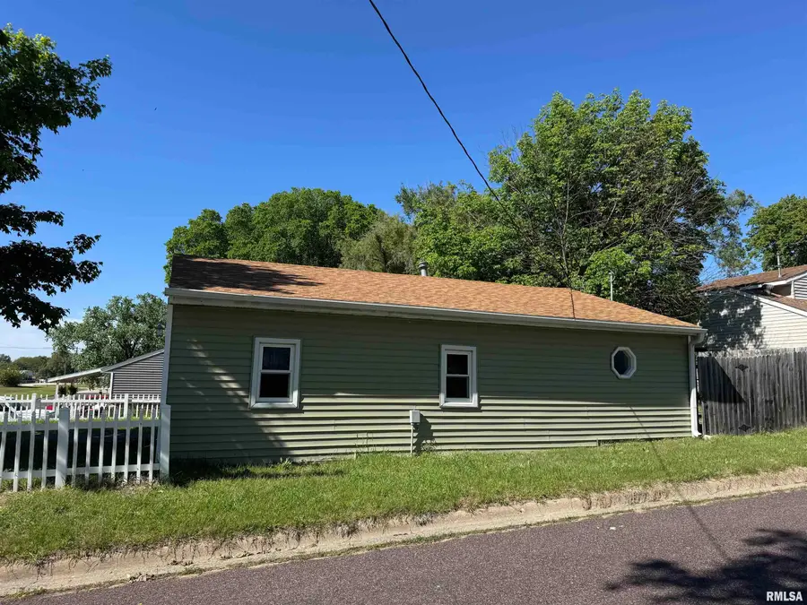 1322 Morton Street, Pekin, IL 61554 - #2