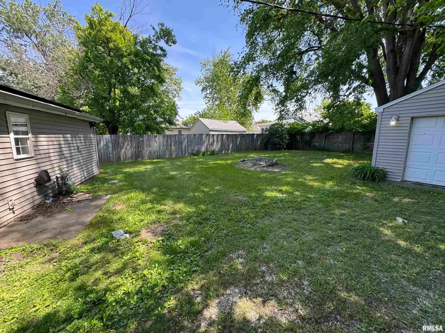 1207 1/2 S 12th Street, Pekin, IL 61554 - #2