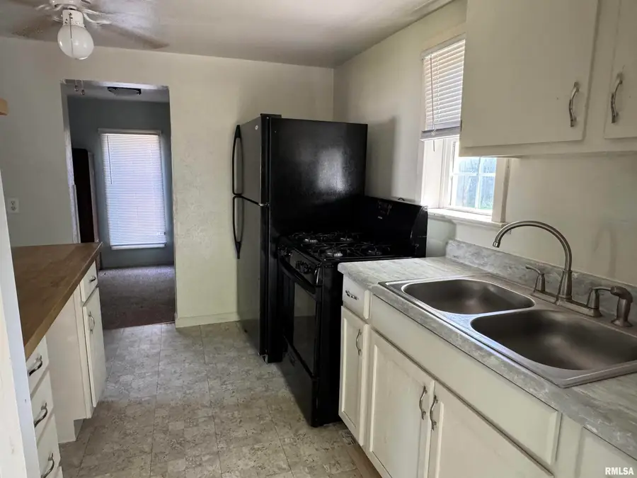 1207 1/2 S 12th Street, Pekin, IL 61554 - #3