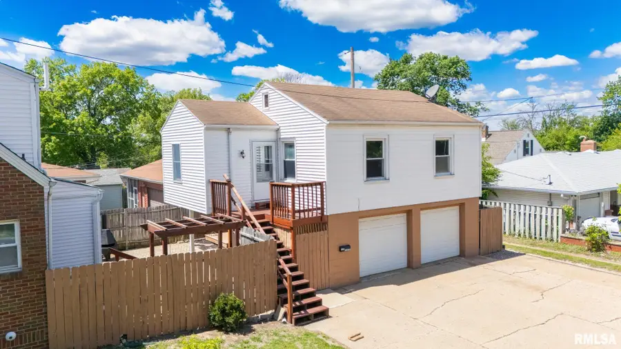 1013 Illinois Street, Pekin, IL 61554 - #3